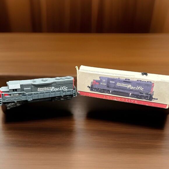 Southern Pacific Locomotive #9725 Model Train By High Speed {Q} - Picture 1 of 10